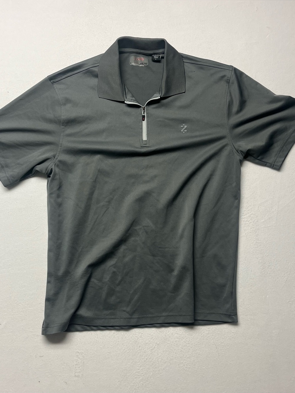 Izod Men's Short-Sleeve Quarter-Zip Polo in Charcoal Gray